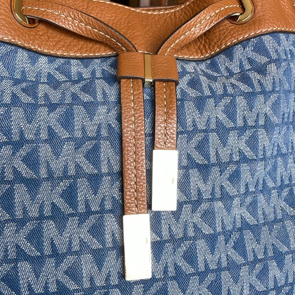 Michael Kors Marina Tote LG Drawstring Tote w/Gold Tone HW - 30S6GMAT3V Denim - Picture 3 of 17